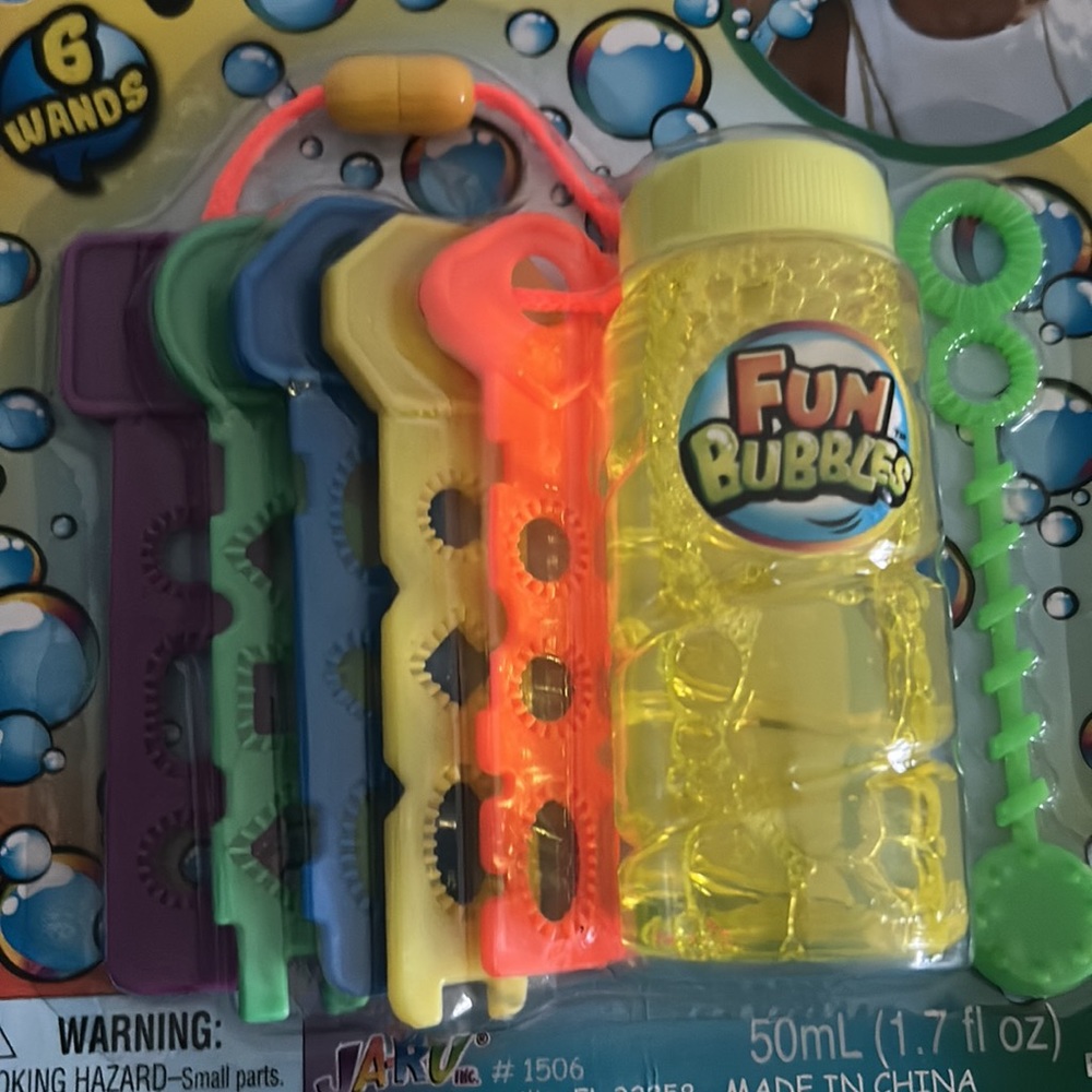 SALE ☀️ Fun Bubbles Key Ring of 6 Wands 1.7 fl oz - Picture 2 of 6